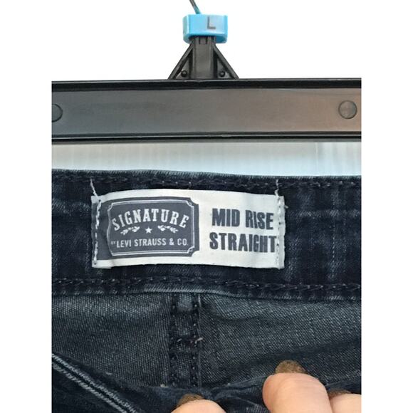 Levi's Signature Mid Rise Dark Wash Straight Leg Jeans Size 16 S/C - Picture 2 of 4